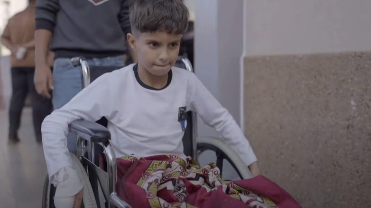 Γάζα: 11χρονος έχασε το πόδι του από βόμβα, αλλά συνεχίζει να ονειρεύεται