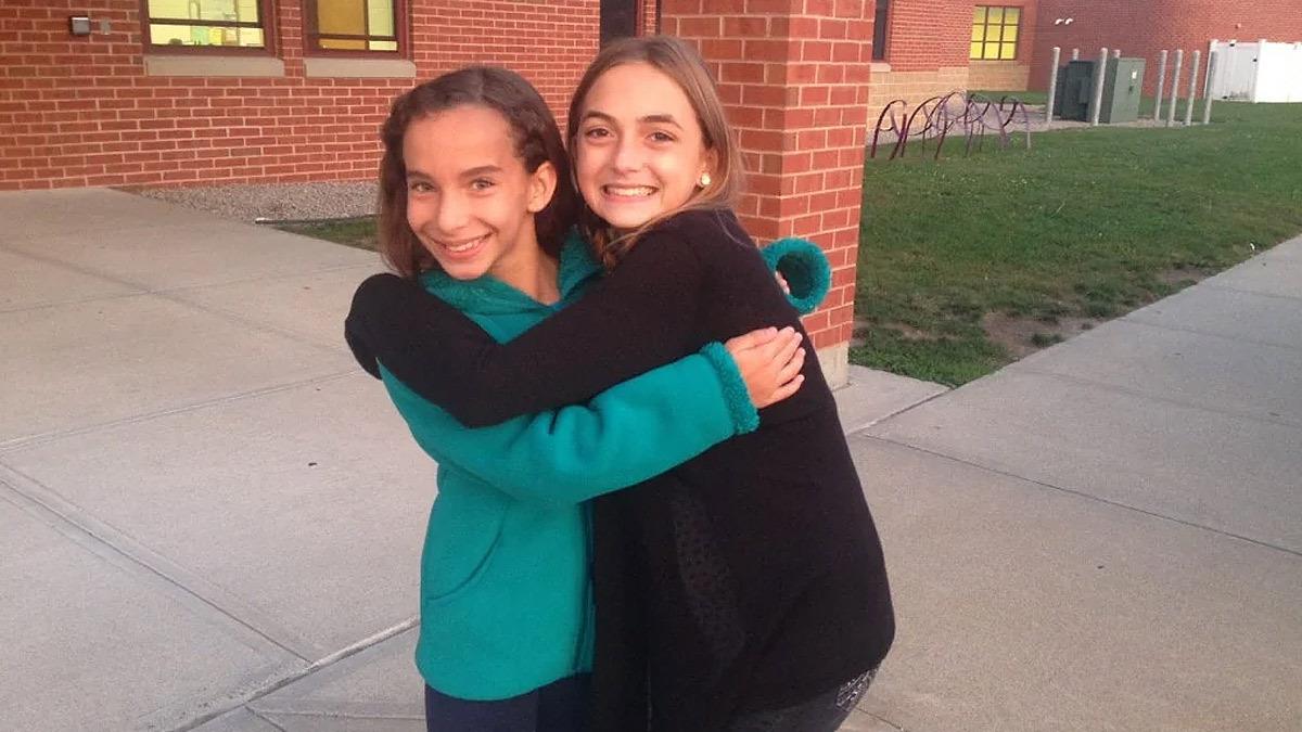 11χρονη έσωσε την κολλητή της από πνιγμό με τη λαβή Χάιμλιχ!