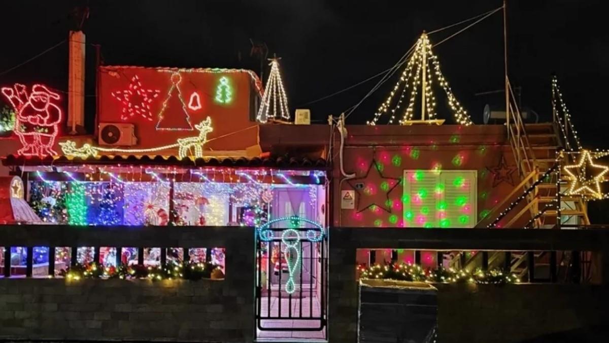 12χρονος στην Κρήτη μετέτρεψε το σπίτι του σε... χριστουγεννιάτικο χωριό!