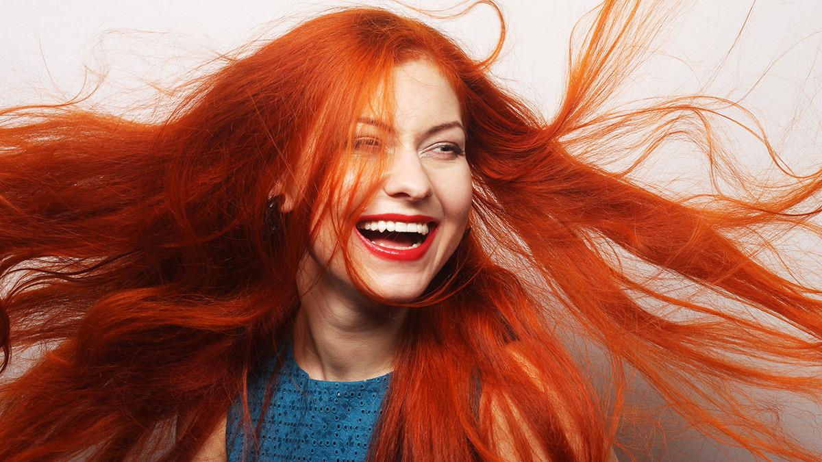 Κόκκινα μαλλιά: οι πιο εντυπωσιακές αποχρώσεις και σε ποιες ταιριάζουν