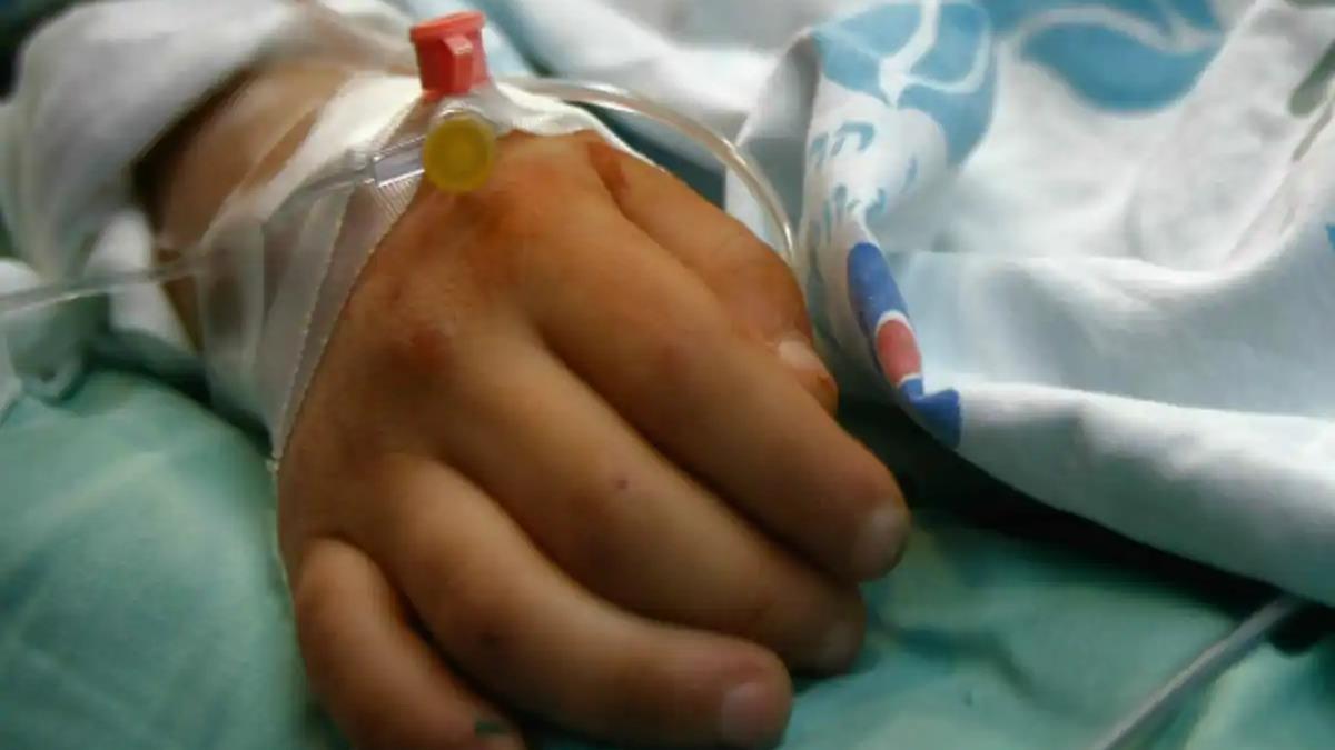 Μεγάλη αγωνία για τον 2χρονο Νικόλα που τραυματίστηκε σοβαρά σε τροχαίο