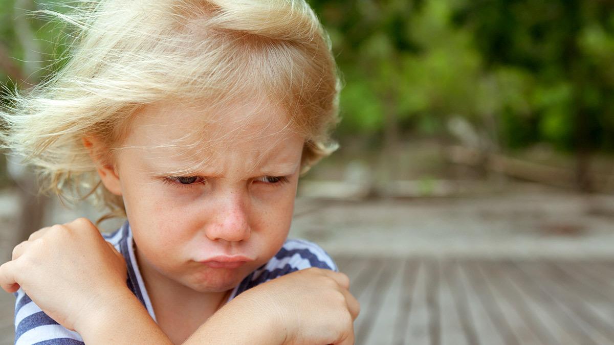 «Δεν φταίω εγώ!»: πώς θα διδάξεις το παιδί να αναλαμβάνει τις ευθύνες του