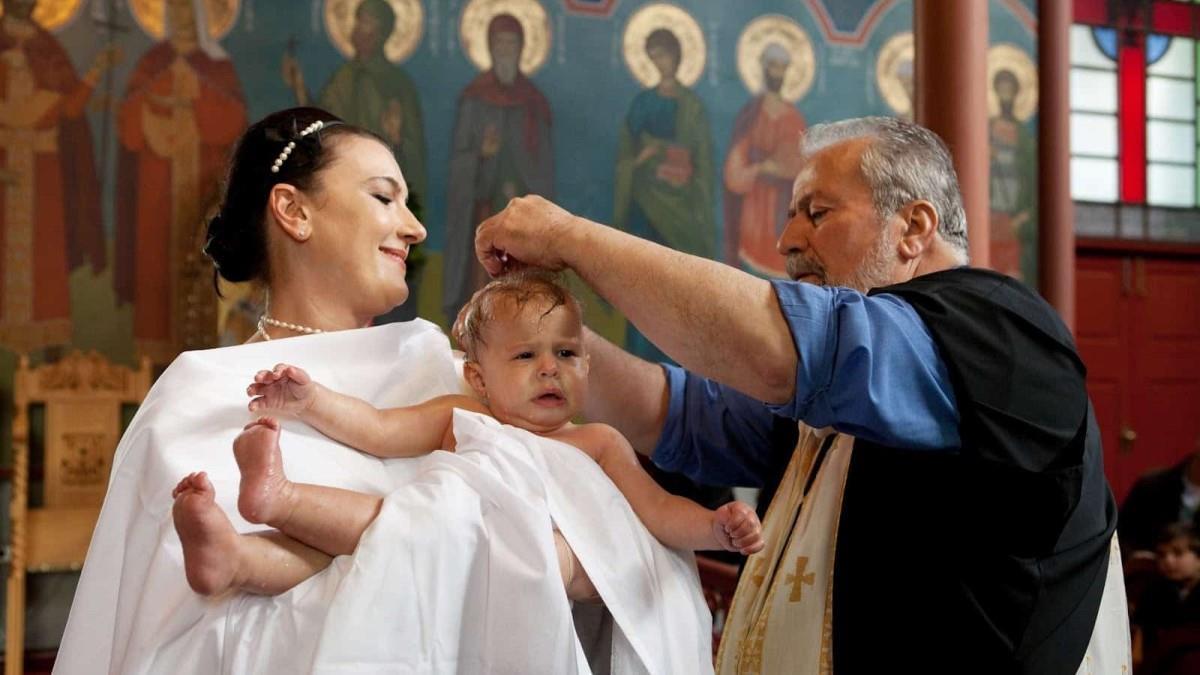 Η Εκκλησία της Κρήτης απαγορεύει τους νονούς που έχουν παντρευτεί με πολιτικό γάμο