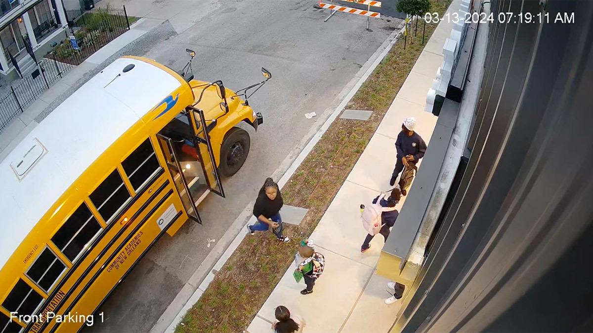 Οδηγός σχολικού έσωσε 9 παιδιά από φωτιά που ξέσπασε στο λεωφορείο