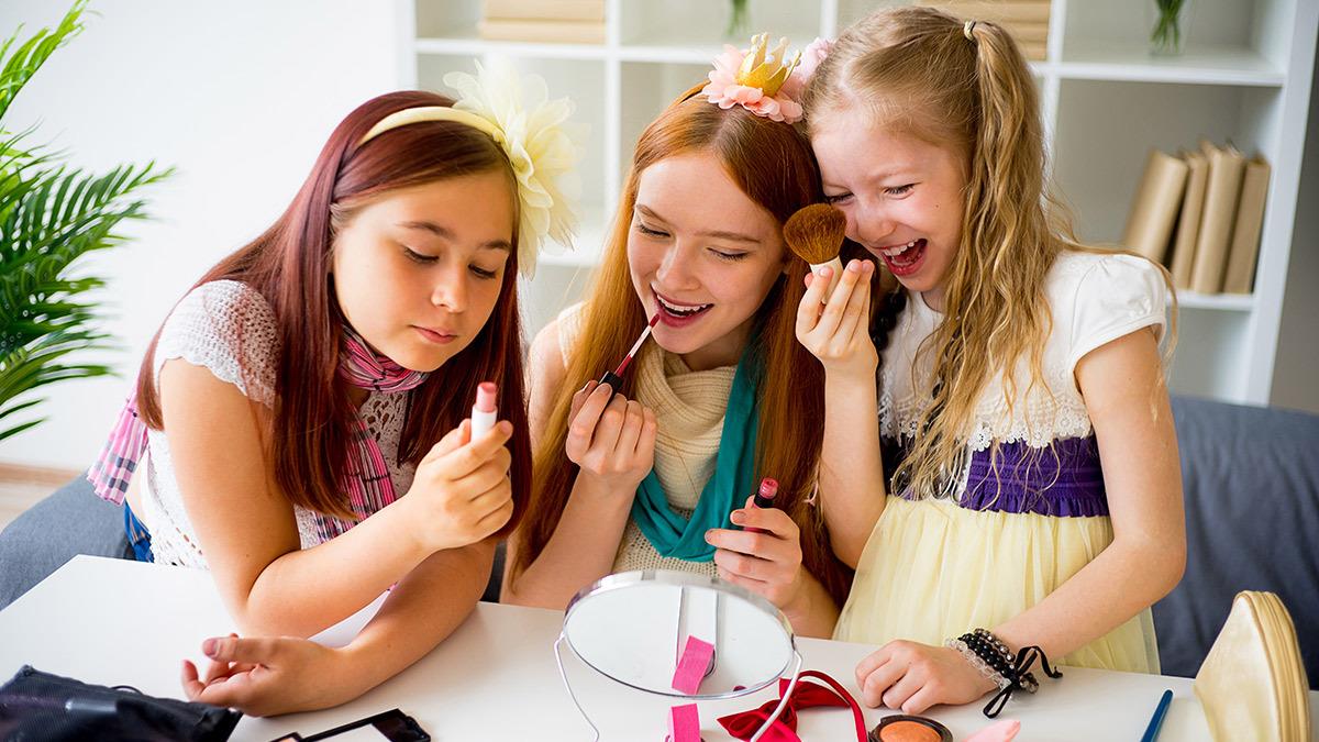 Τι κρύβει η νέα εμμονή των 7χρονων με τα ακριβά προϊόντα ομορφιάς