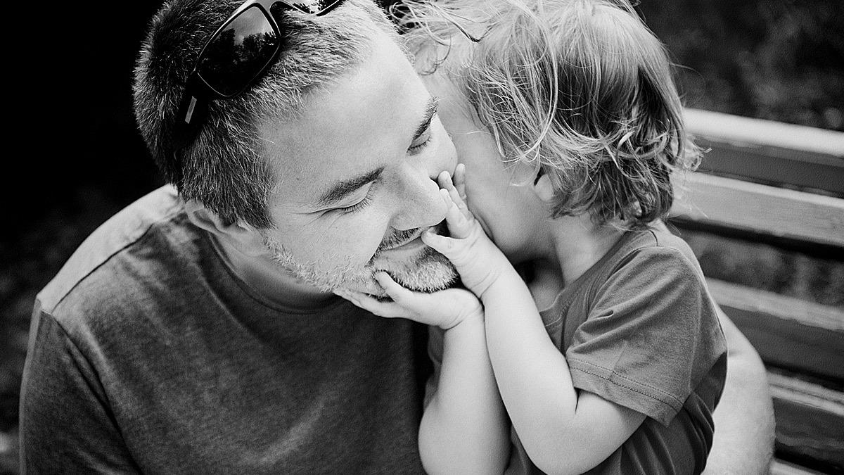 «Ό,τι κι αν γίνει, θα είμαι πάντα εδώ»: το μήνυμα ενός μπαμπά προς τα παιδιά του