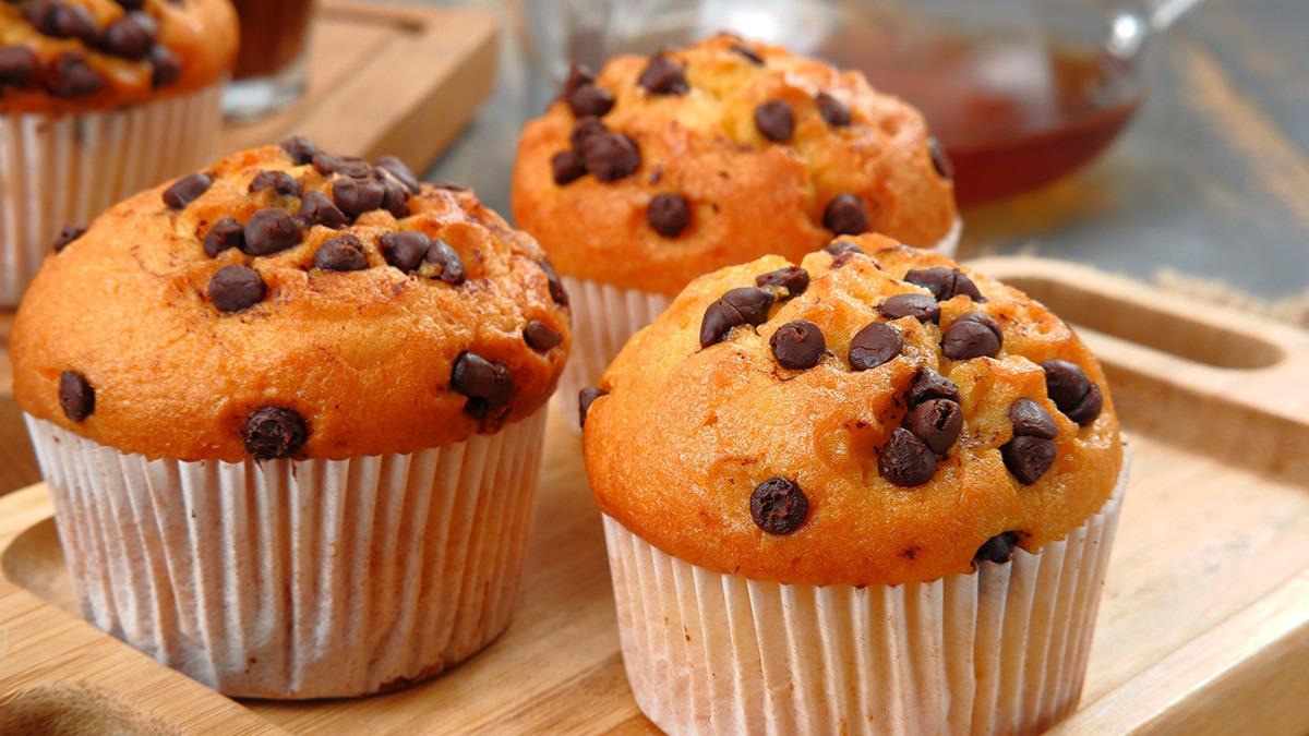 Αφράτα muffins με κομματάκια σοκολάτας στο air fryer, έτοιμα σε 20 λεπτά!