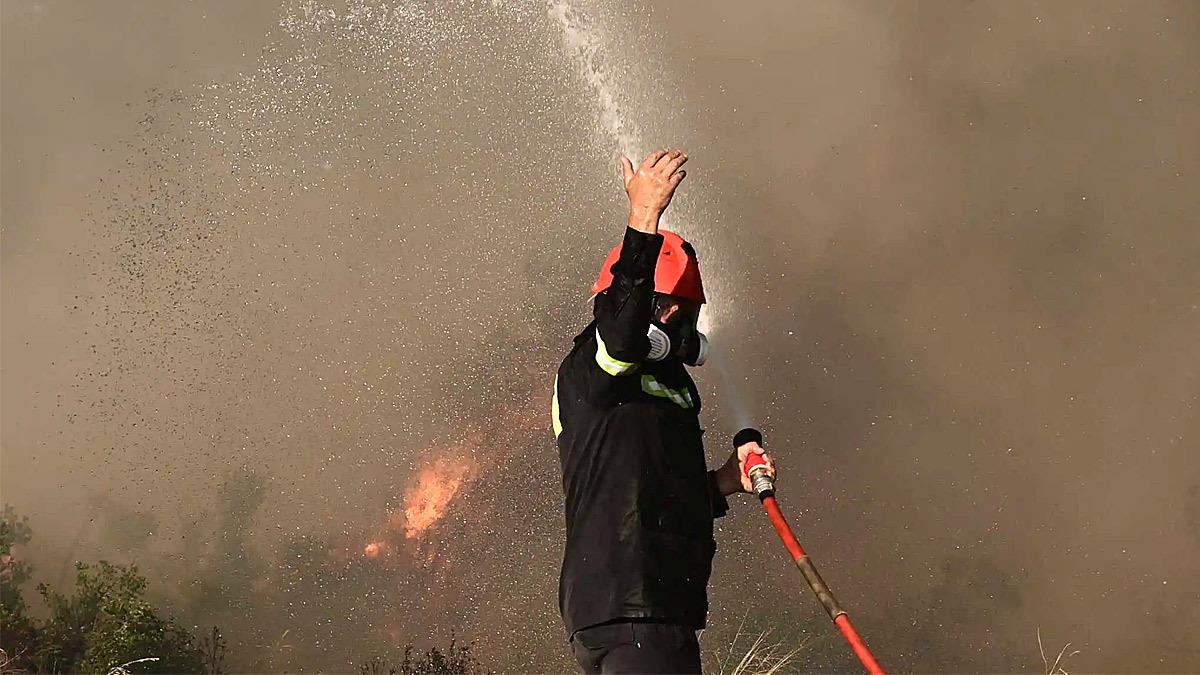 Βριλήσσια: πυροσβέστης έσωσε γυναίκα λίγο πριν γίνει έκρηξη στο σπίτι της