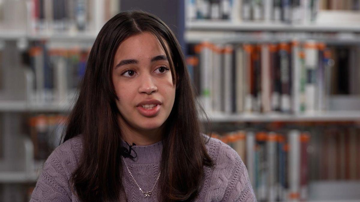 Αριστούχος μαθήτρια μηνύει… το σχολείο της, γιατί δεν της έμαθε να διαβάζει και να γράφει!