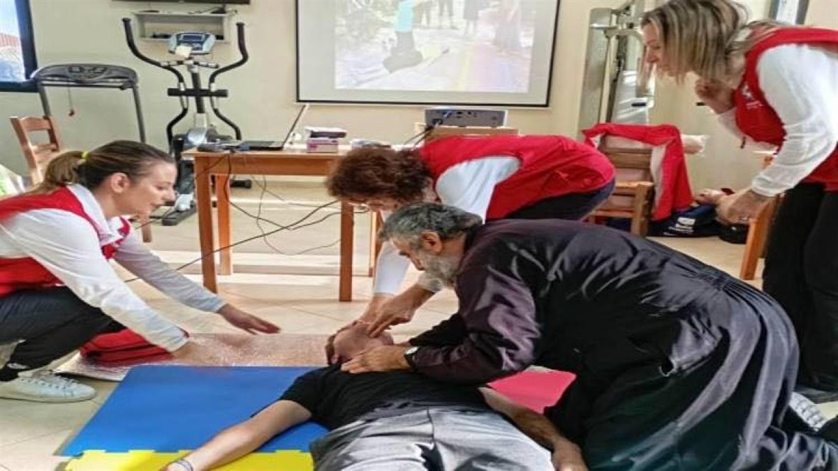 Λήμνος: ιερέας έσωσε 2χρονο που σταμάτησε να αναπνέει - του έκανε ΚΑΡΠΑ