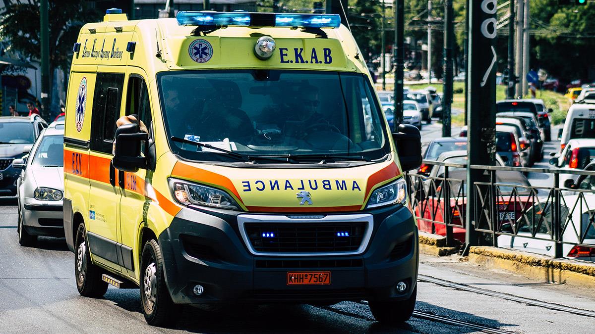 Καλλιθέα: σε κρίσιμη κατάσταση 7χρονο κοριτσάκι - πέρασε μέσα από την τζαμαρία του σπιτιού του