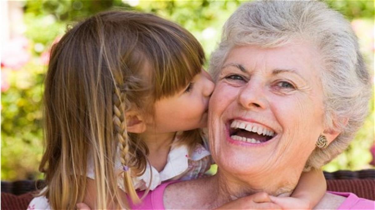 Φοβάμαι ότι η κόρη μου θα δεθεί με την πεθερά μου και δεν θα με θέλει…