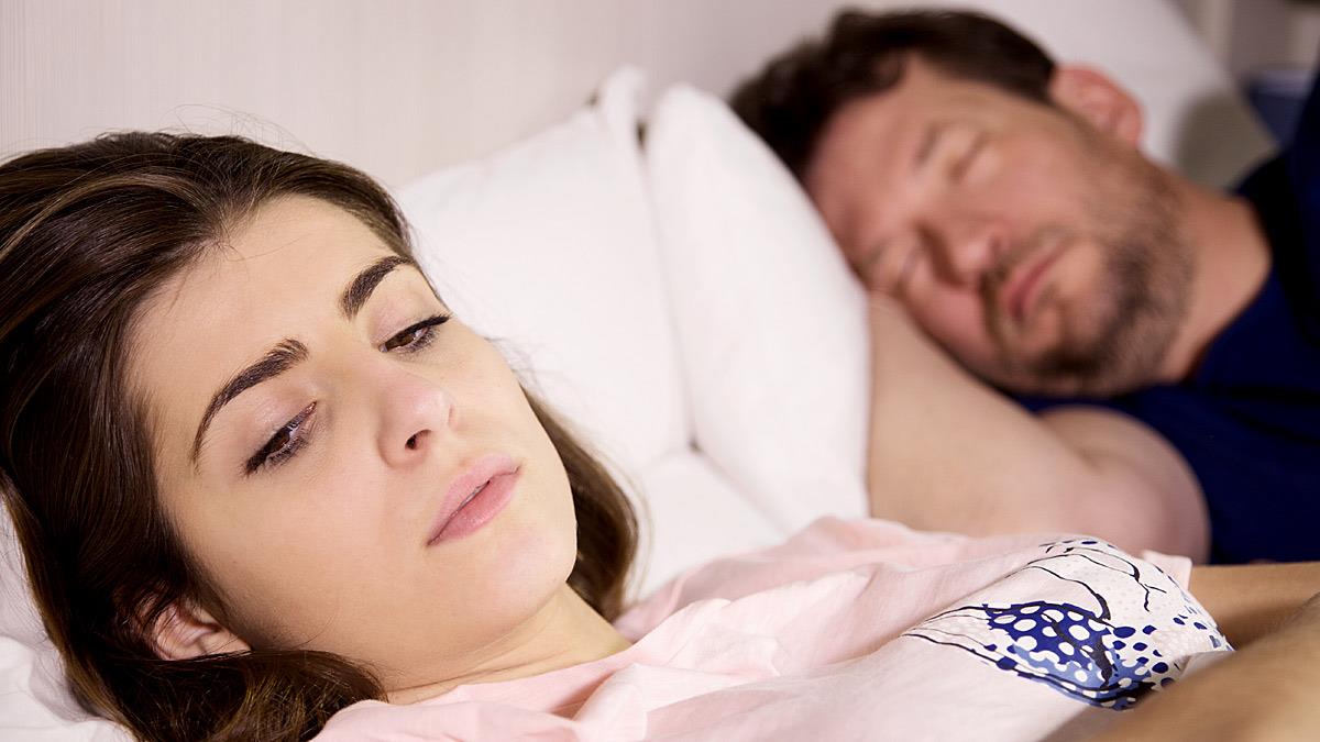 «Αν μ’ αγαπάς ακόμα, γιατί δεν με κοιτάς όπως τότε;»