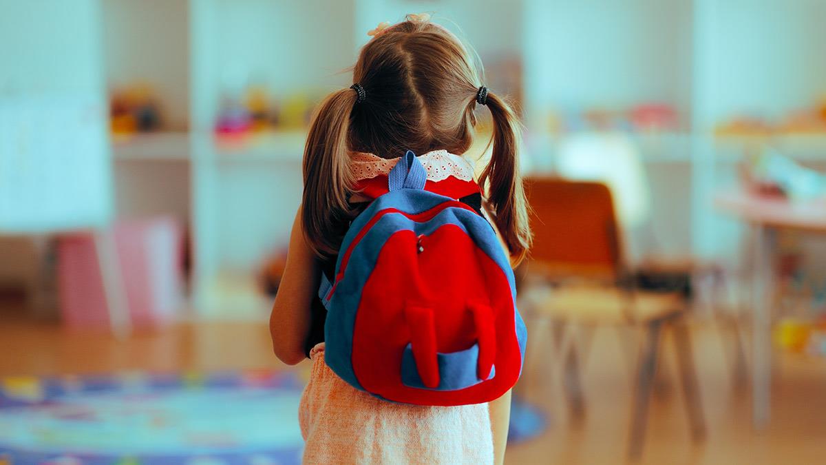 1η φορά σε καινούριο σχολείο: πώς να βοηθήσεις το παιδί να προσαρμοστεί χωρίς άγχος