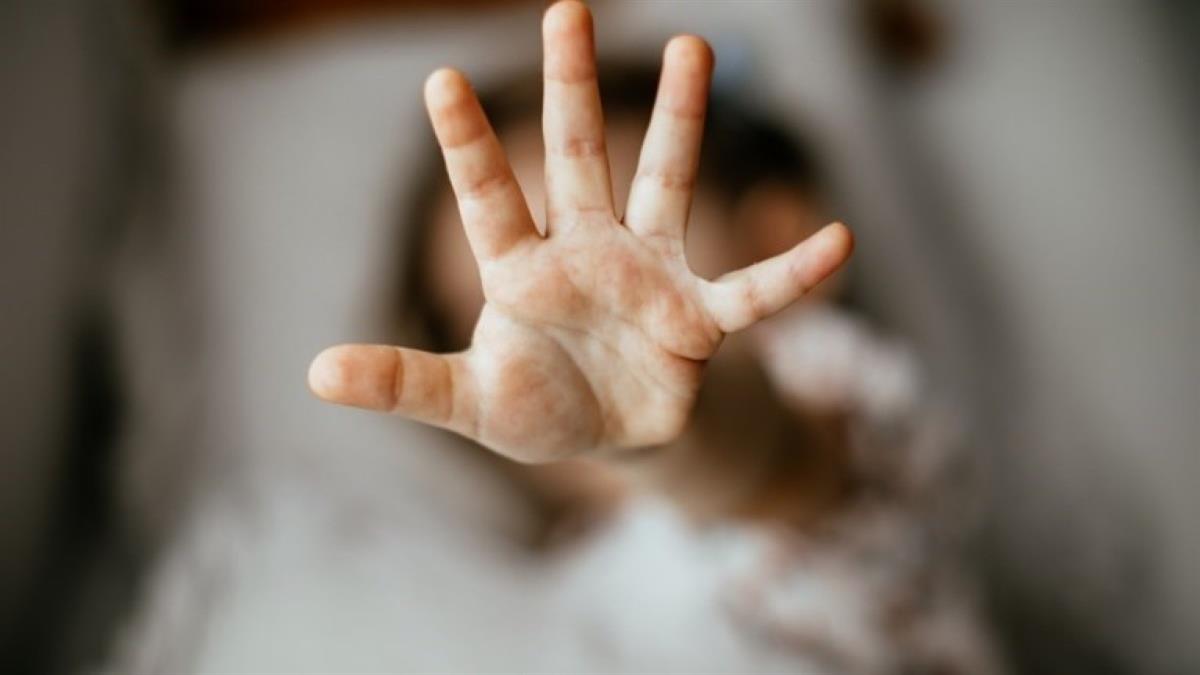 Τήνος: μπαμπάς ξυλοκόπησε τον 4χρονο γιο του ενώ βρίσκονταν στο λιμάνι