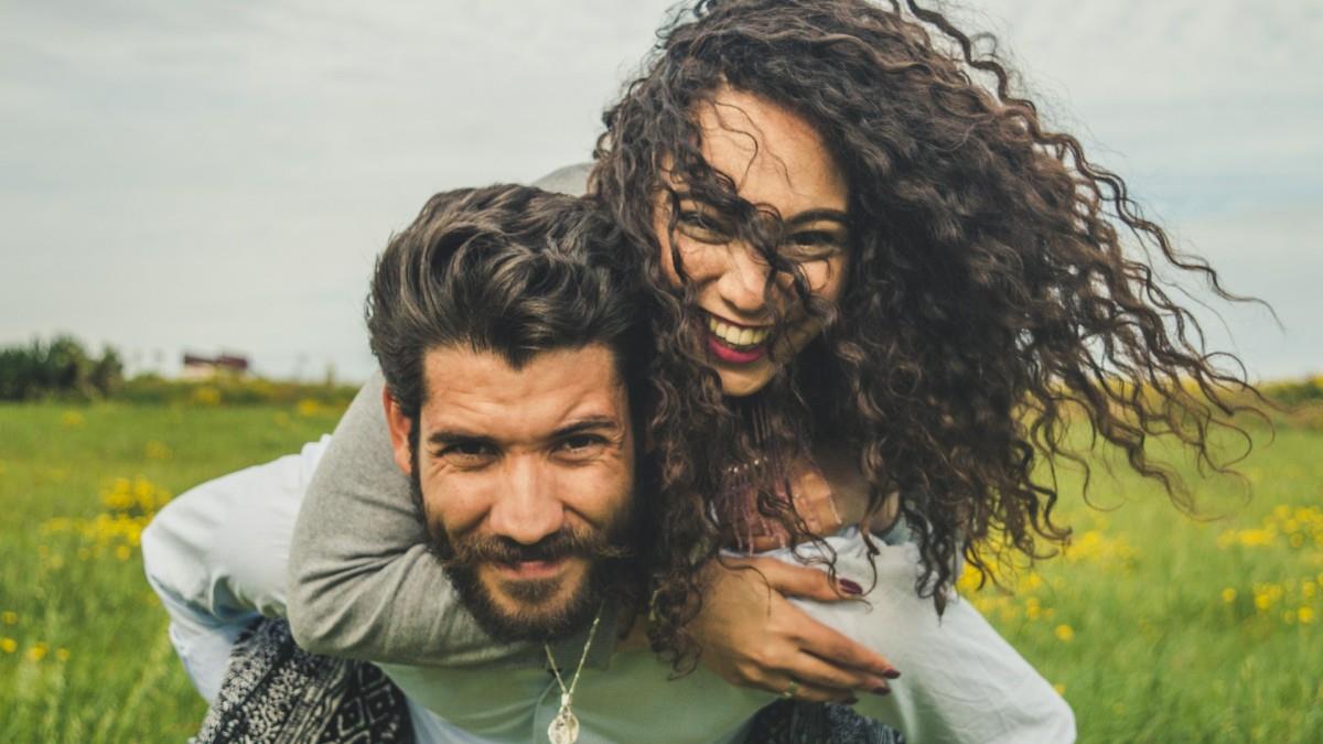 Τι είναι η μαγική αναλογία 5 προς 1 που κάνει τα ζευγάρια ευτυχισμένα;