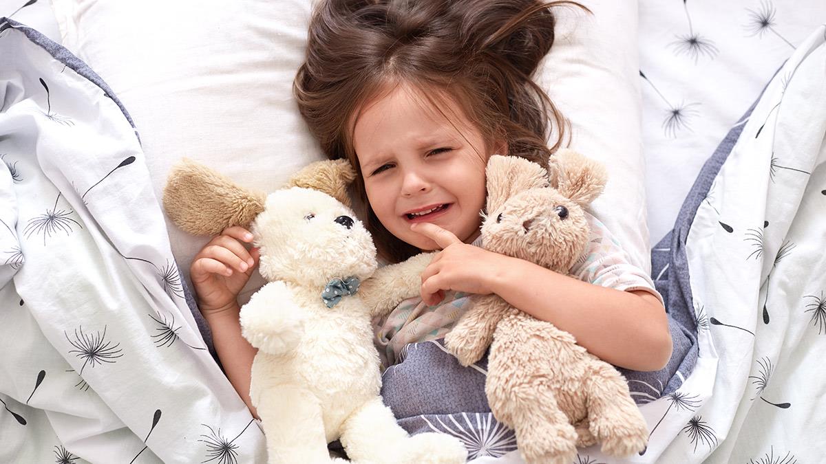 Η 5χρονη κόρη μου δυσκολεύεται να κοιμηθεί και ξυπνάει κλαίγοντας. Είναι φυσιολογικό;