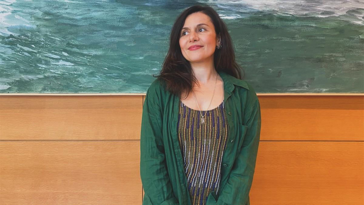 «ΤΙ ΕΙΝΑΙ ΑΥΤΟ;»: η σκηνοθέτης Στέλλα Σερέφογλου μιλάει για τη νέα της παράσταση