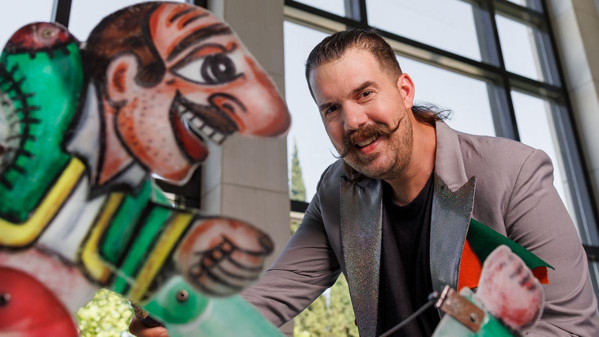 Ηλίας Καρελλάς: «o Καραγκιόζης δεν είναι απλώς ένας ήρωας - είναι ο καθρέφτης της κοινωνίας μας»