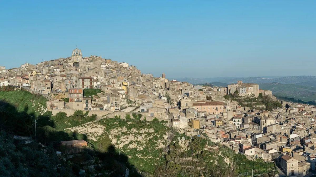 Πόλη στην Ιταλία πουλάει σπίτια με €1 για να μην ερημώσει!