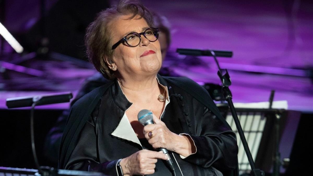 Δ. Γαλάνη: «μάνα δεν είναι μόνο αυτή που γεννάει ένα παιδί, αλλά κι αυτή που το περπατάει στη ζωή»