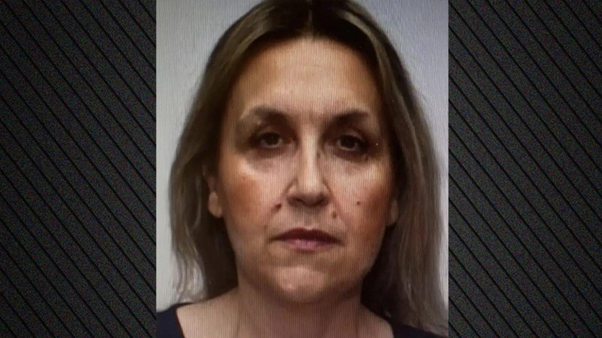 Μαρτυρικός ο θάνατος της 54χρονης: ο γιος της έσφιγγε την πετσέτα για ώρα μέχρι να ξεψυχήσει