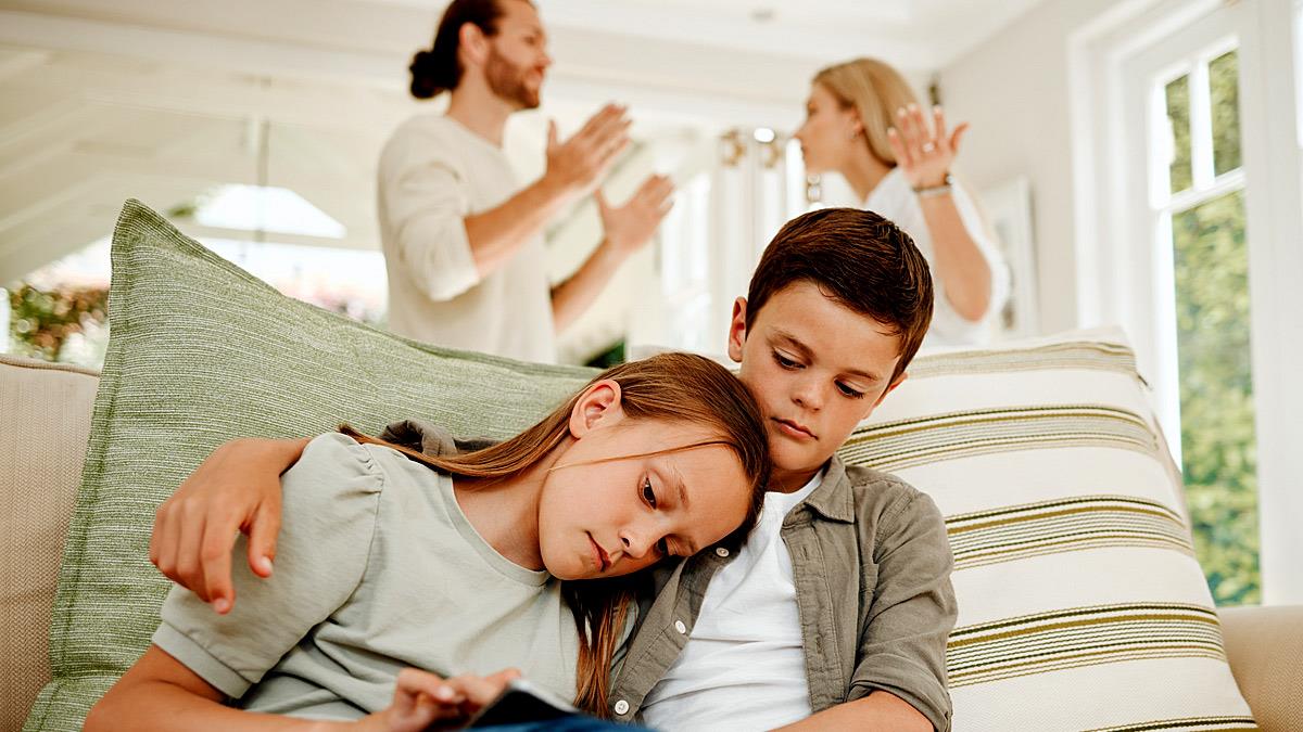 Διαχείριση συγκρούσεων: τι επιτρέπεται και τι όχι όταν τσακώνεστε μπροστά στα παιδιά