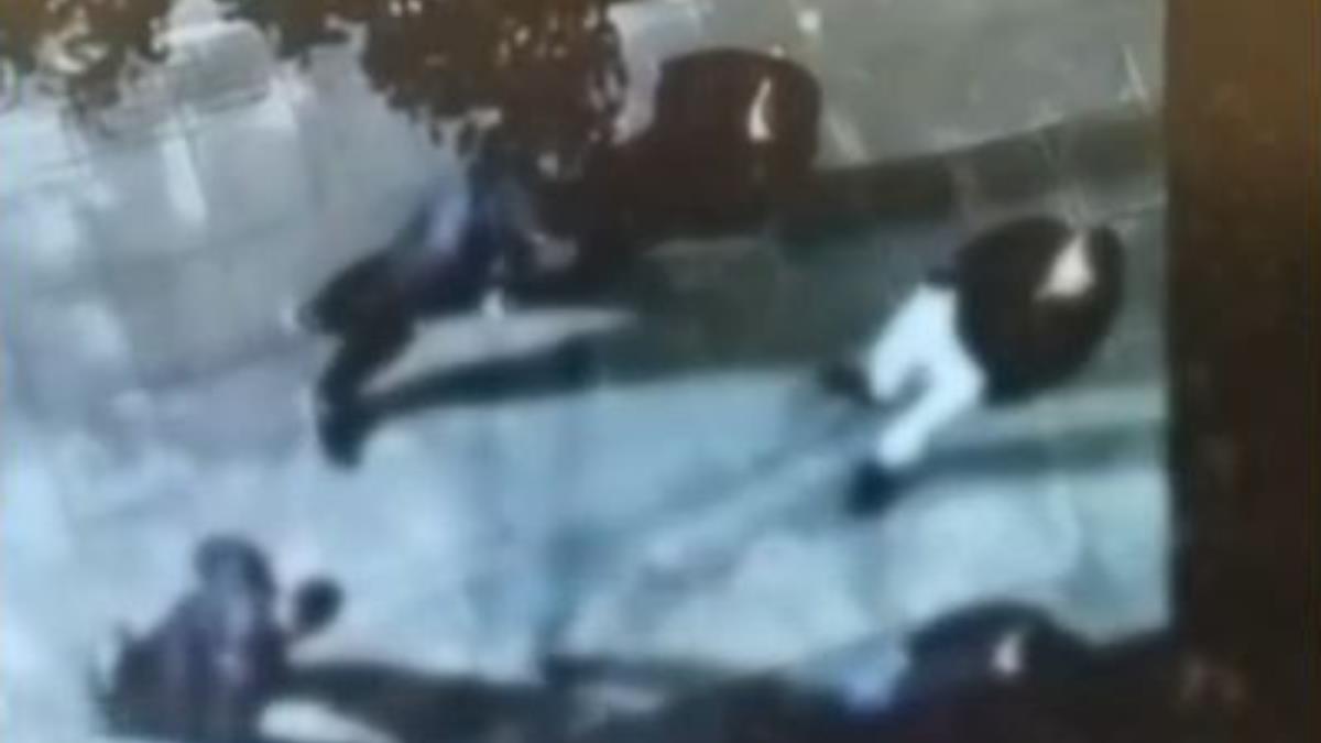 «Μπαμπά, με έχουν χτυπήσει άσχημα 15 άτομα»: 13χρονος ξυλοκοπήθηκε από παρέα ανηλίκων