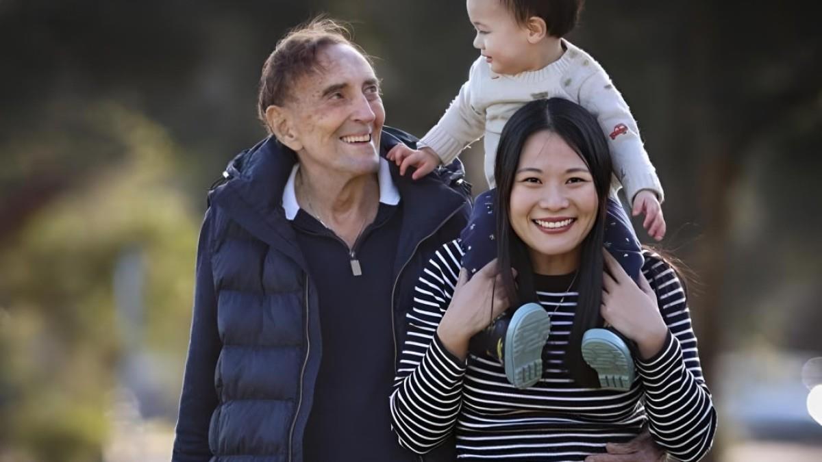 Ο γηραιότερος... μπαμπάς: έκανε παιδί στα 93 του και σκέφτεται και για 2o! 