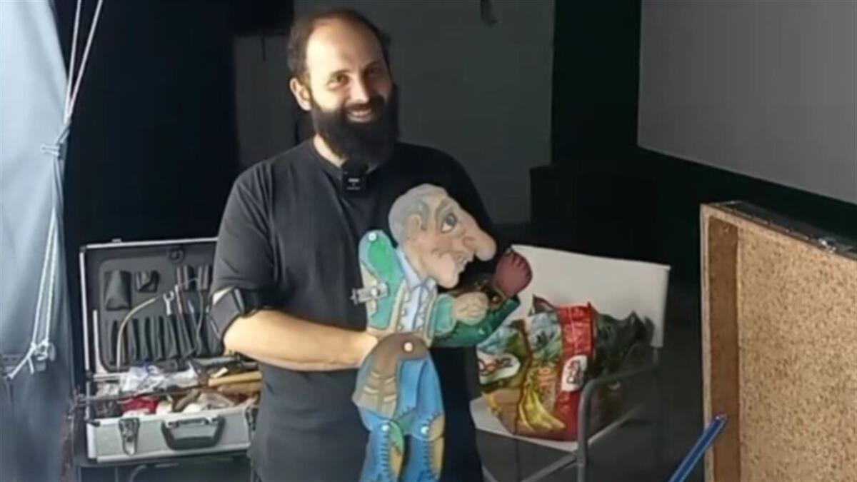 Συνέντευξη με τον Σωκράτη Κοτσορέ, έναν από τους νεότερους Καραγκιοζοπαίχτες στην Ελλάδα