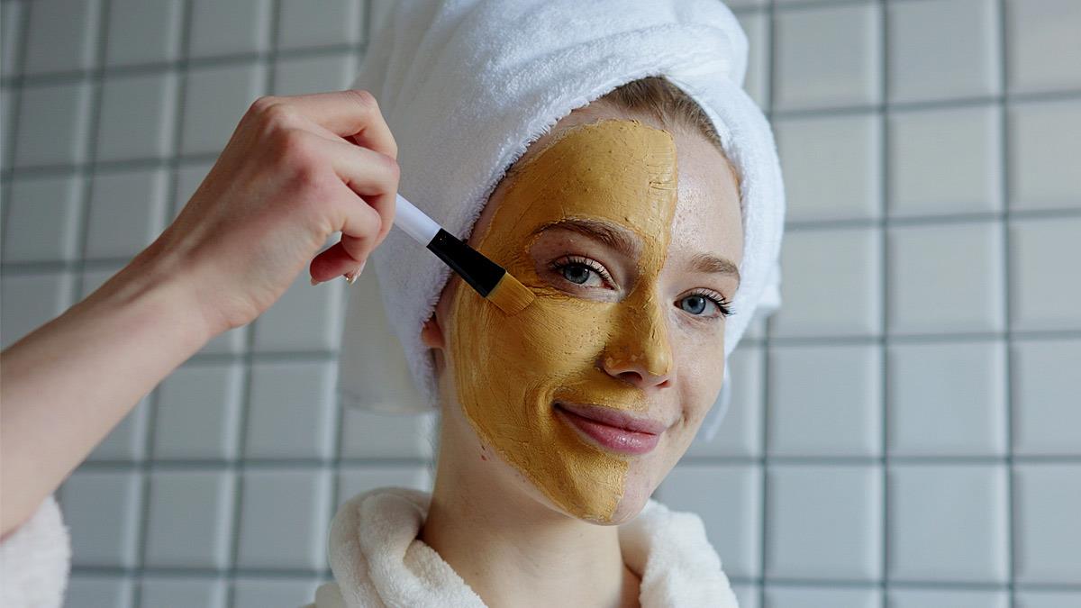 5 μάσκες προσώπου με φυσικά υλικά για… μετά τα 40!