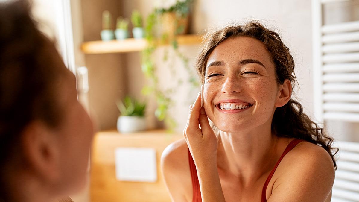 Κανονική επιδερμίδα: Η ρουτίνα φροντίδας που χαρίζει λάμψη