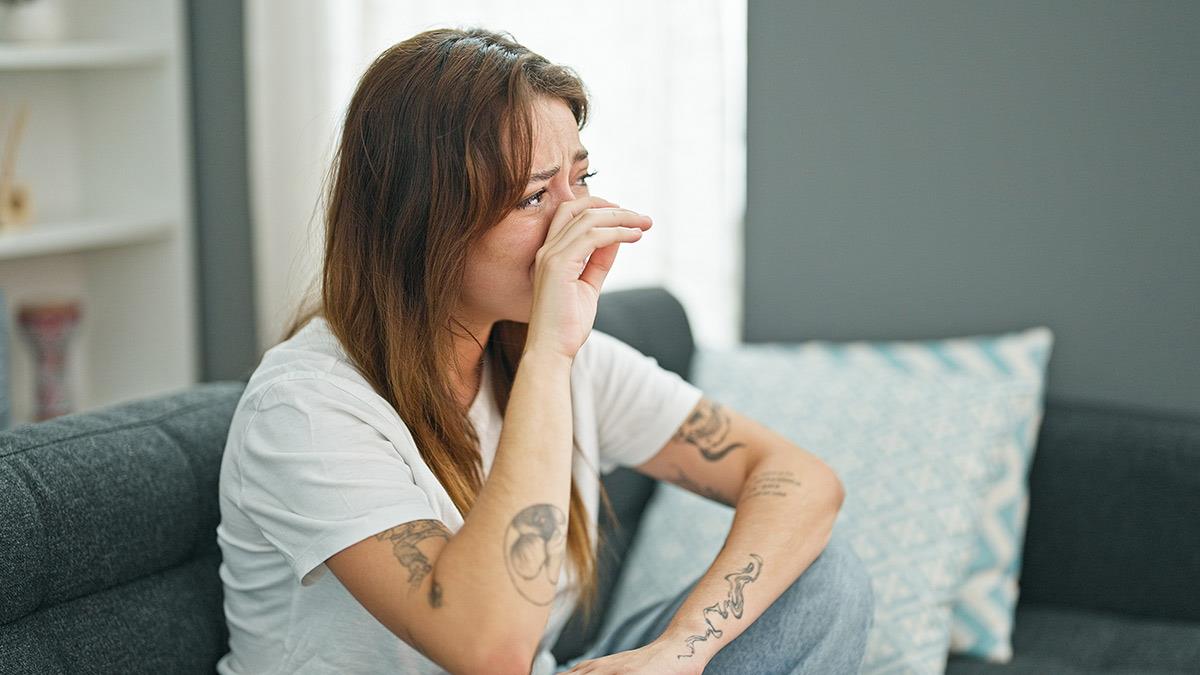 «Μαμά, μην κλαις»: γιατί είναι υγιές να δείχνεις τα συναισθήματά σου στο παιδί