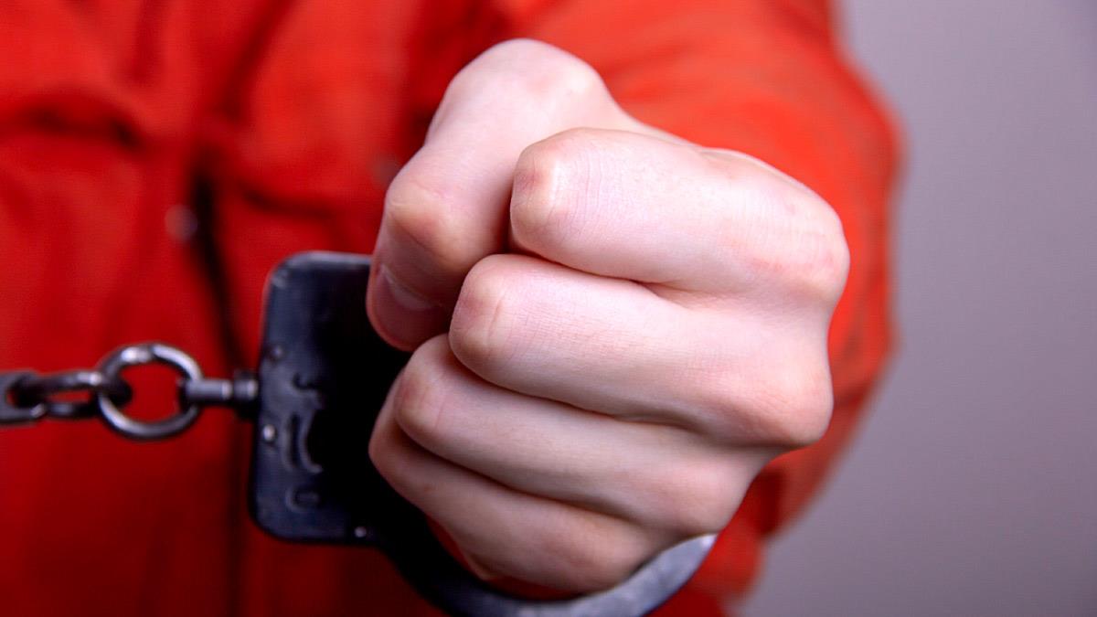 Πετρούπολη: συνελήφθη 16χρονος που πήγε στο σχολείο με μπαλτά 29 εκατοστών!