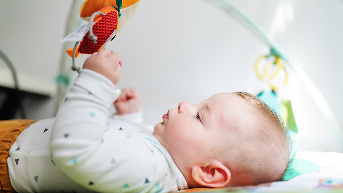 5 παιχνίδια που είναι κατάλληλα για το νεογέννητό σου
