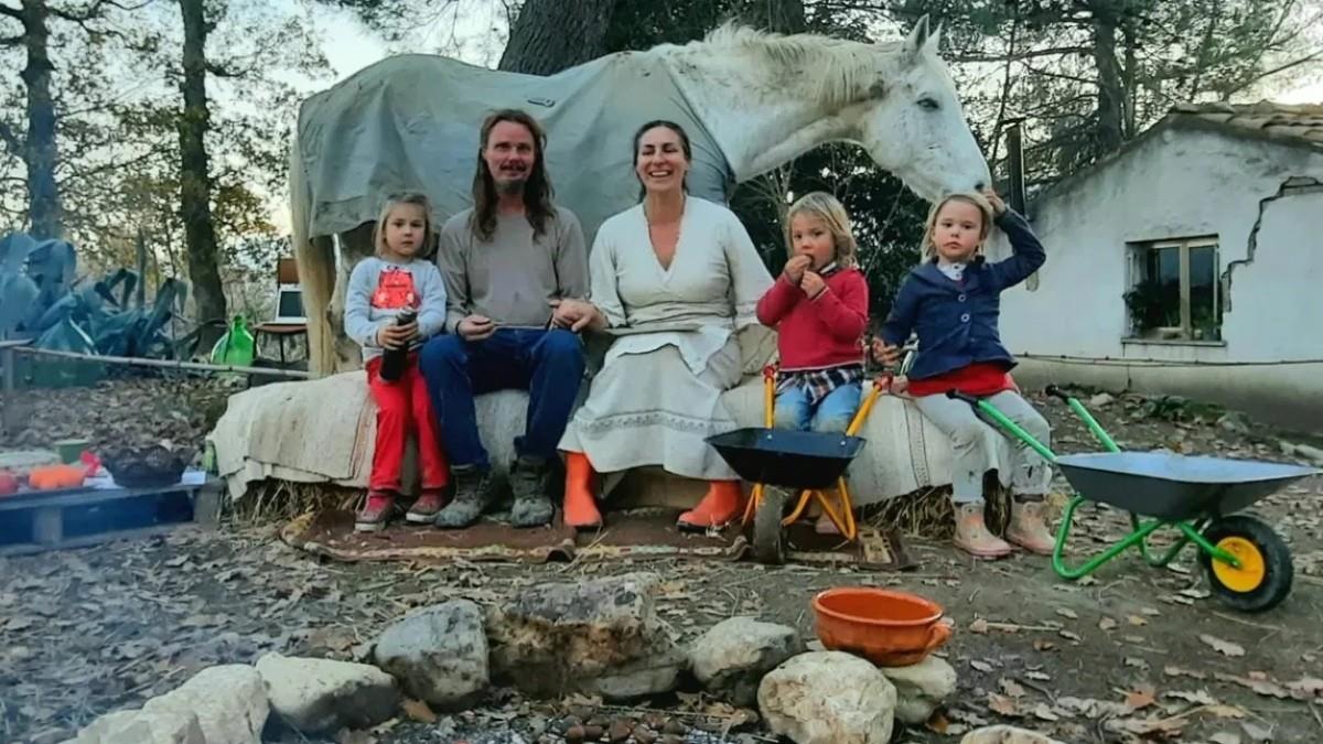 Σάλος στην Ιταλία: πήραν 3 παιδιά από τους γονείς τους επειδή ζούσαν στο δάσος