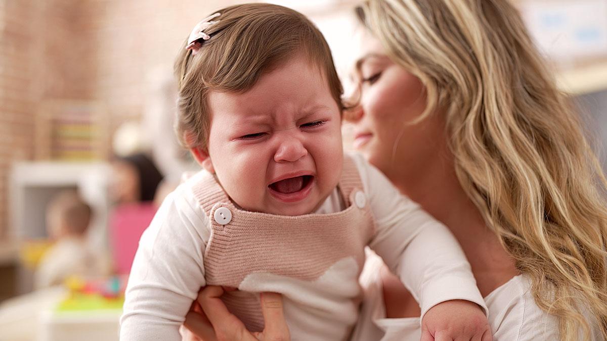 «Έφτασαν Χριστούγεννα και το νηπιάκι μου κλαίει ακόμα τα πρωινά πριν το σχολείο»