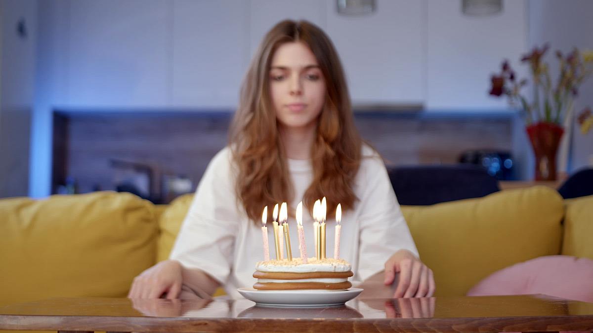 Τι λένε οι ψυχολόγοι για τους ανθρώπους που αντιμετωπίζουν τα γενέθλιά τους σαν μια συνηθισμένη μέρα