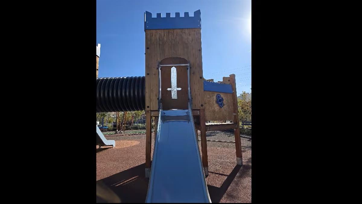 Γονείς εντόπισαν «σατανική τσουλήθρα» σε παιδική χαρά στον Κορυδαλλό!