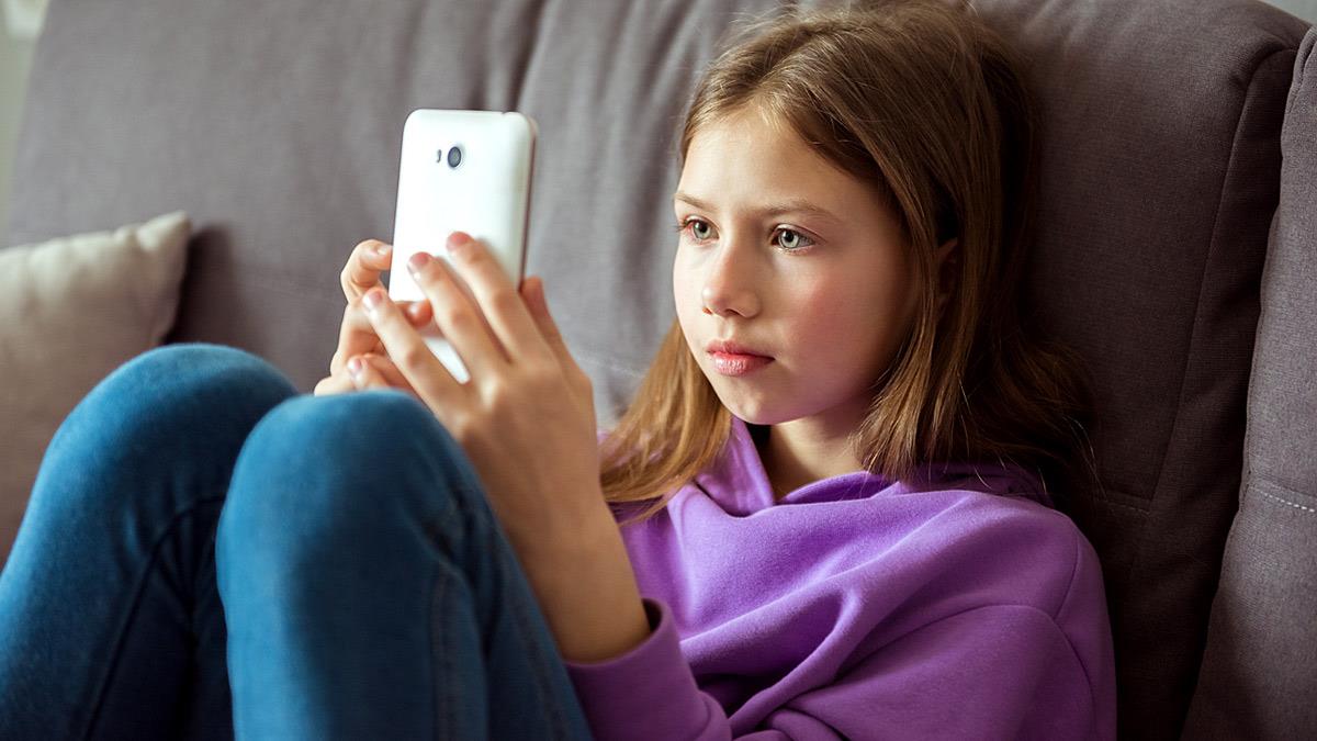 «Φοβάμαι ότι χάνω το παιδί μου μέσα στα social»: η μεγάλη αγωνία των γονιών