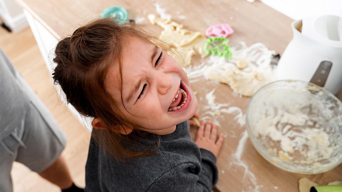 Η 9χρονη κόρη μου μου συμπεριφέρεται άσχημα χωρίς να έχει συμβεί κάτι… Τι να κάνω;