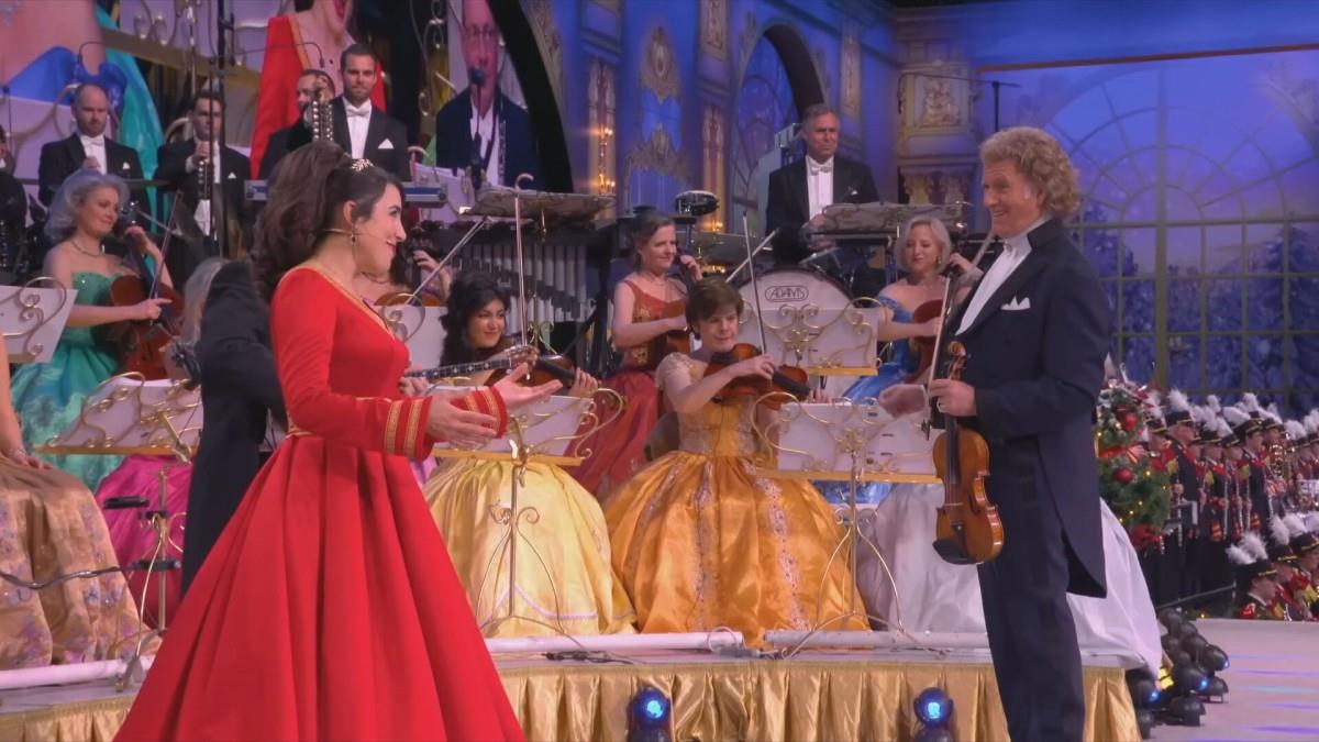 Η διάσημη Ορχήστρα «Γιόχαν Στράους» παίζει ελληνικά κάλαντα και γίνεται viral!