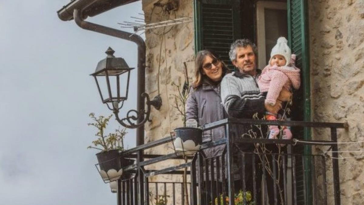 Χωριό στην Ιταλία γιόρτασε το 1ο μωρό που γεννήθηκε μετά από 30 χρόνια!