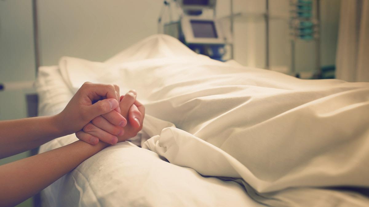 Τραγικό μπέρδεμα με θύματα τροχαίου: γονείς θρηνούσαν τον γιο τους ενώ ήταν ζωντανός!