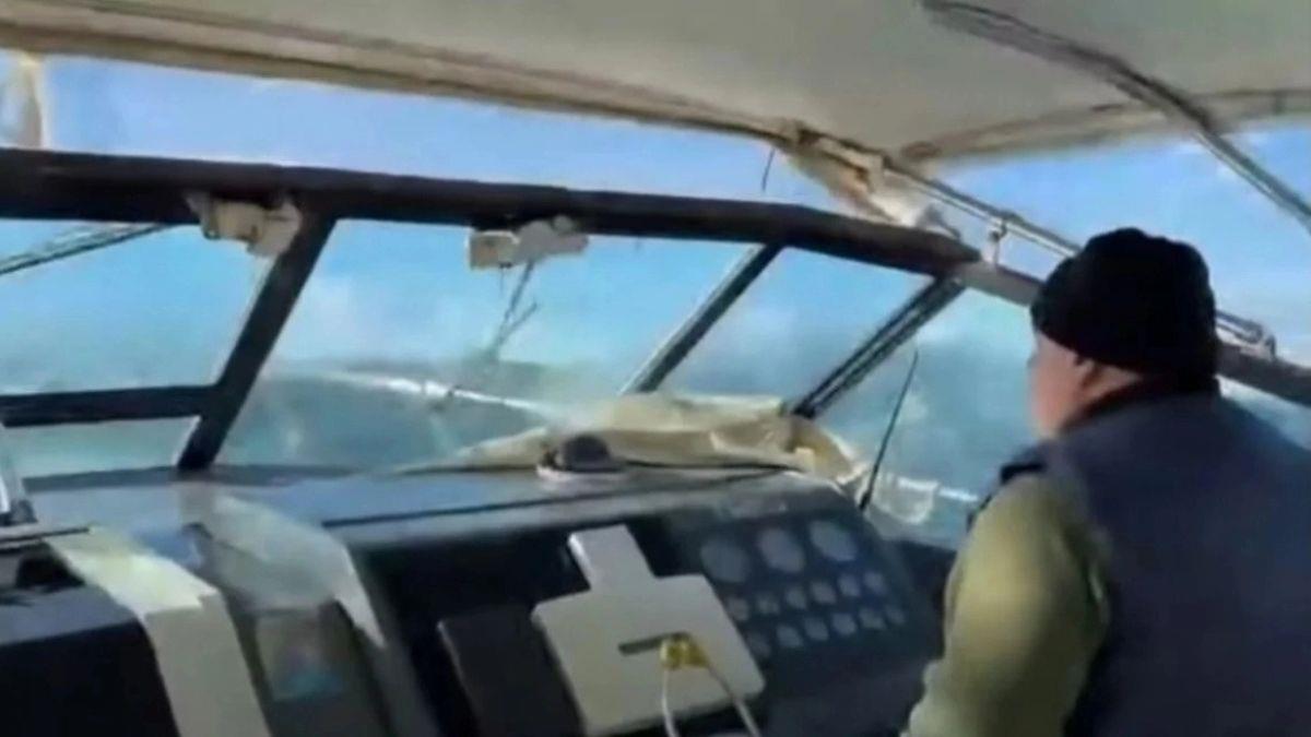 Σκιάθος: καπετάνιος αψήφησε τους ανέμους για να μεταφέρει βρέφος στον Βόλο και να νοσηλευτεί