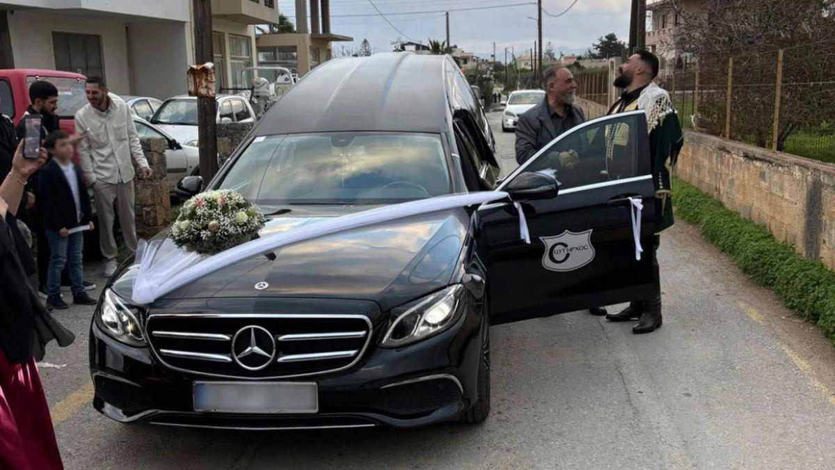 Γαμπρός πήγε στην εκκλησία με… νεκροφόρα: «ήθελα να κάνω τη διαφορά»