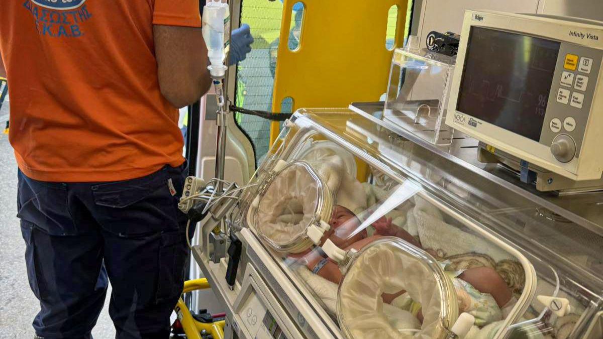 Κρήτη: στη ΜΕΘ βρέφος 5 ημερών - μεταφέρθηκε με αεροδιακομιδή από τη Ρόδο