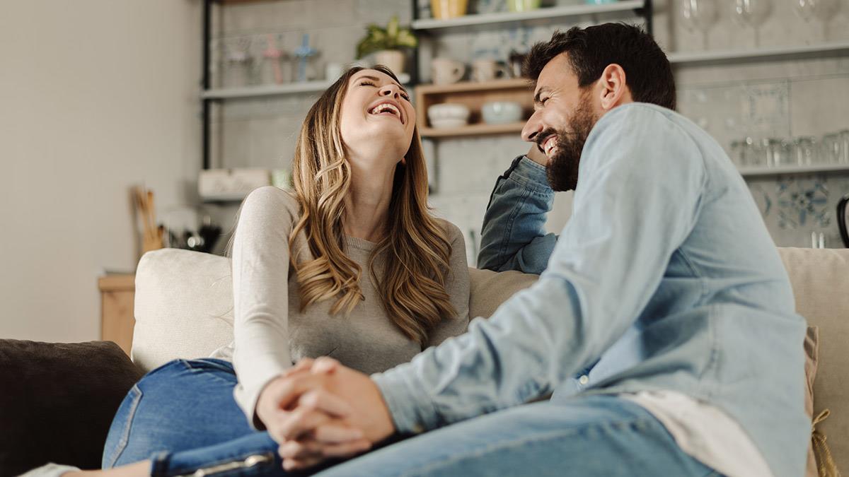 Η σημασία της επικοινωνίας στη σχέση: 5 απλές συνήθειες που κάνουν τη σχέση σας ισχυρότερη
