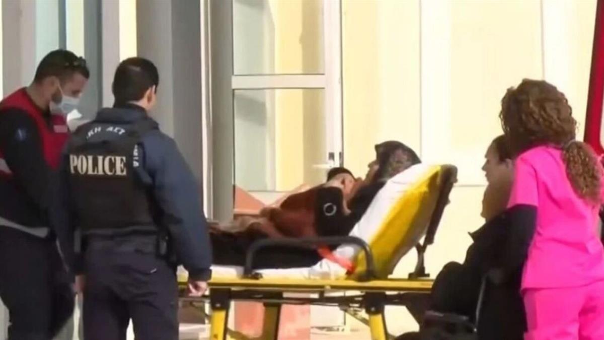 Ναυάγιο στη Χίο: μαμά βρήκε το μωράκι της που νόμιζε ότι είχε πνιγεί