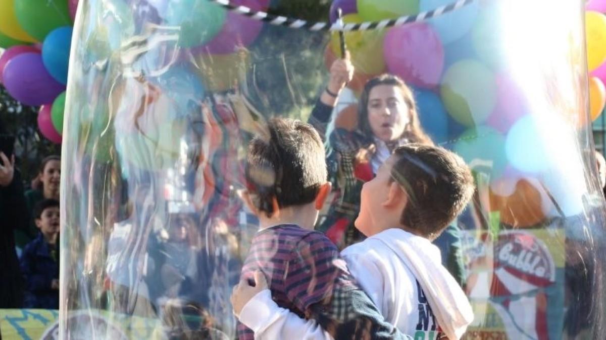 The Mr and Mrs Bubble Show»: μια μαγική εμπειρία γεμάτη σαπουνόφουσκες έρχεται στο ΡΕΚΤΙΦΙΕ